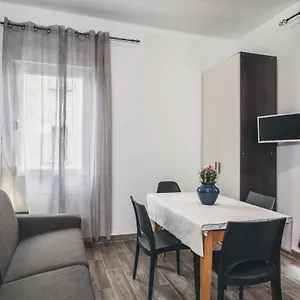 Bulldog Station With Private Wc, Ac, Tv Bed & Breakfast